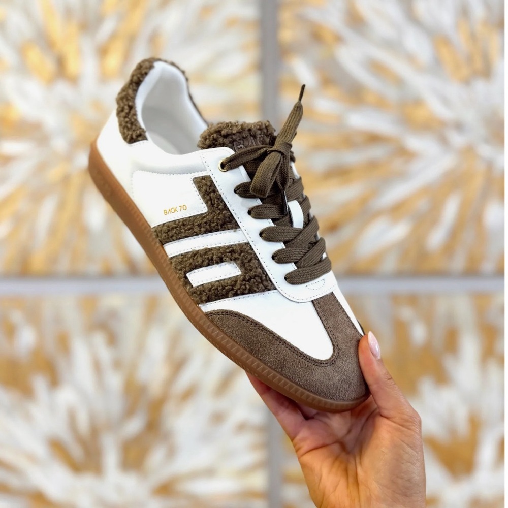 Back 70 sneakers in white brown. Size 37 (US 7). Never worn